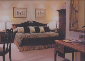 Crowne Plaza, St James Court Hotel, London - Typical Bedroom